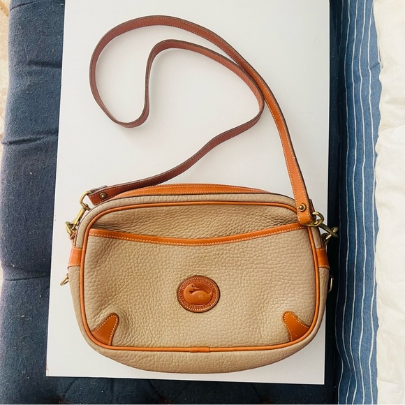 Excellent Condition Leather Beige and Camel Dooney & Bourke Crossbody Medium Sz - Picture 14 of 14